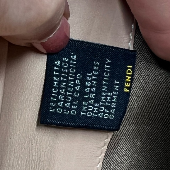 💯 AUTH Fendi Zucca wallet on chain - Picture 2 of 12